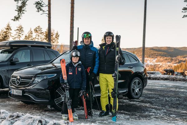 Marcus Solum og familien på skitur i ny bil fra Bertel O. Steen